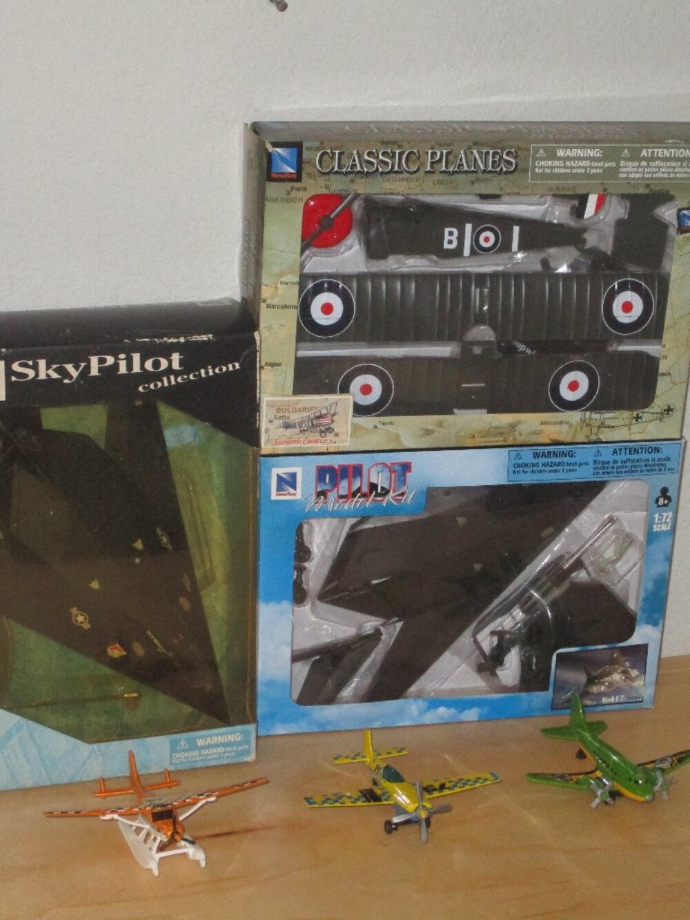 Airplane Model Plastic and Die Cast Lot of 6 F-117 Sopwith Camel 3 Small Planes